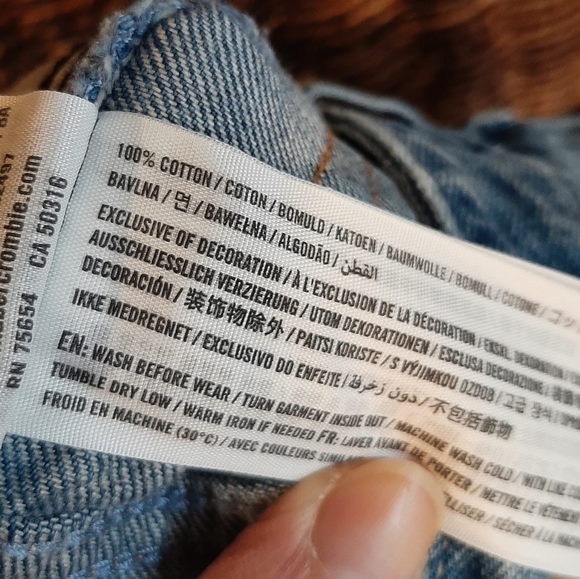 Abercrombie & Fitch 24 x 27 Blue Distressed High Rise Tapered Leg Denim Jeans - Picture 7 of 9